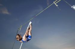 Karsa在勇士比赛中挺进下一轮，绝杀引发热议！